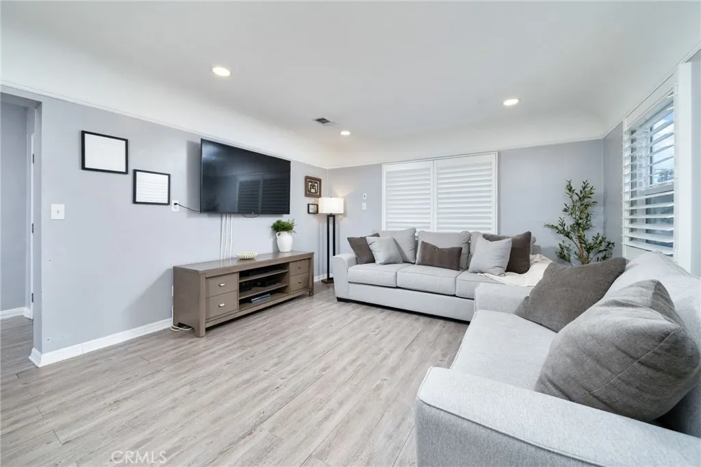 1140 N Towne Avenue, Pomona, California 91767 home-pic-7